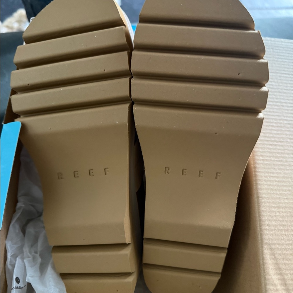 Reef Lennox Higher Sandals in Seashell - Picture 2 of 3